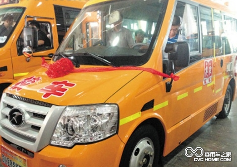  較小的尺寸帶來更為靈活的操控，適合在鄉間公路上行駛 商用車之家