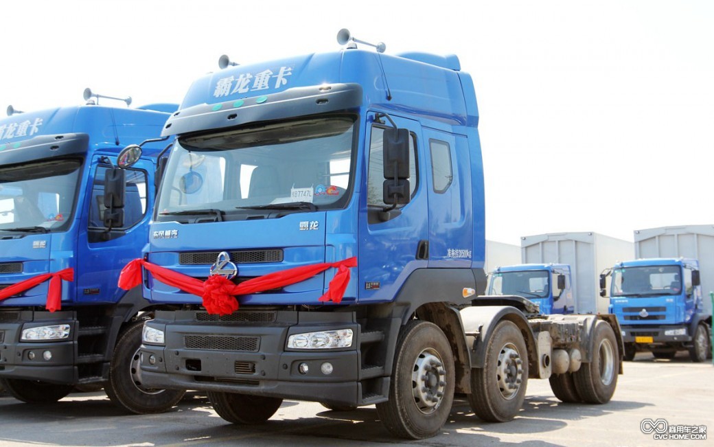 現場交付的霸龍6x2車型 商用車之家