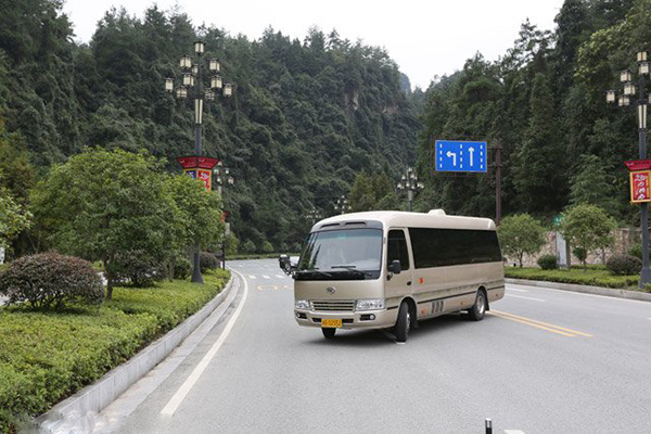 采用流線型車身設計，莊重典雅，彰顯精致經典，可選高檔金屬烤漆，靚麗、奢華足以成為你的心動之選。 商用車之家