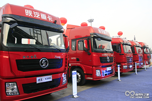 陜汽德龍X3000共有五款車型，主要采用大馬力發動機+直接擋變速器+小速比后橋的匹配思路，以滿足高效物流的需求。